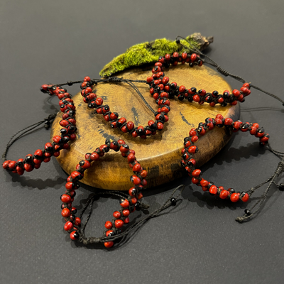 Браслет из ягод Гуаируро 2